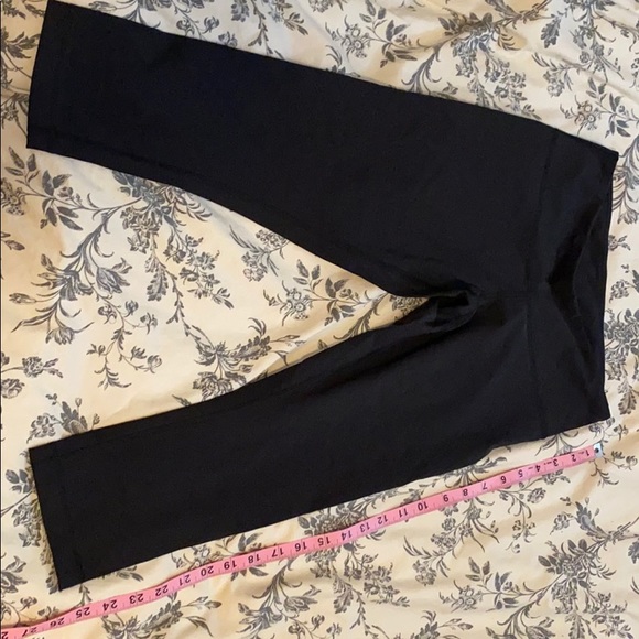 Lululemon mid-rise Black legging 25’ cropped - Picture 5 of 5